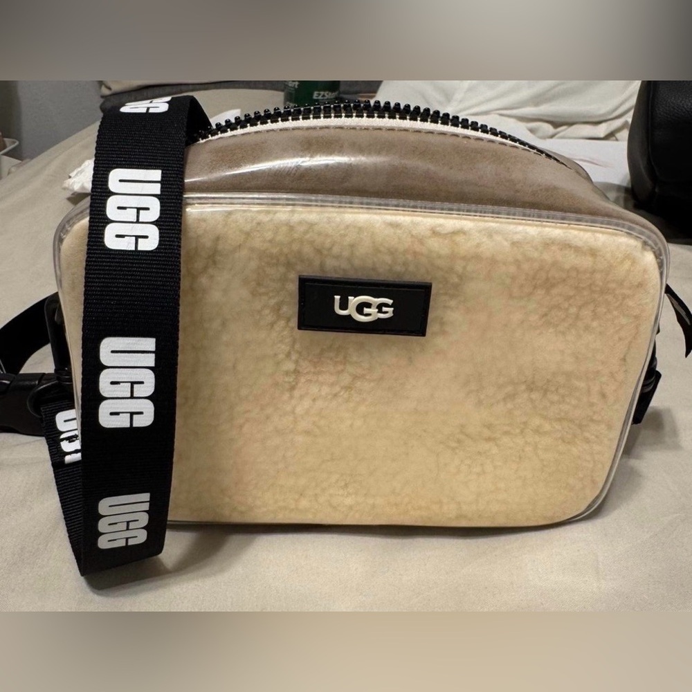 UGG✨💛🤎Cream Shearling Toiletry Crossbody with Branded Strap